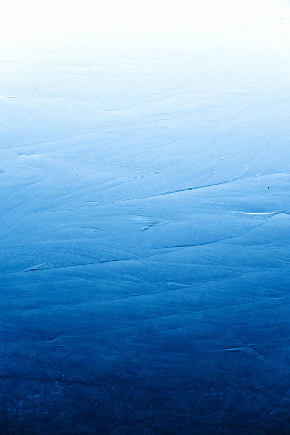 blue body of water texture picture